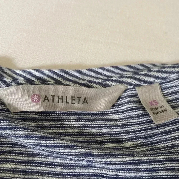 Athleta open shoulder short sleeve top size XS - Picture 4 of 4